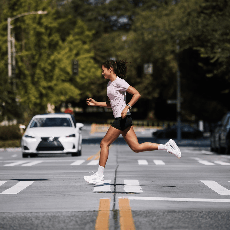 ทำไมนักวิ่งควรเปลี่ยนรองเท้าทุก 500 กิโลเมตร - Rev Online