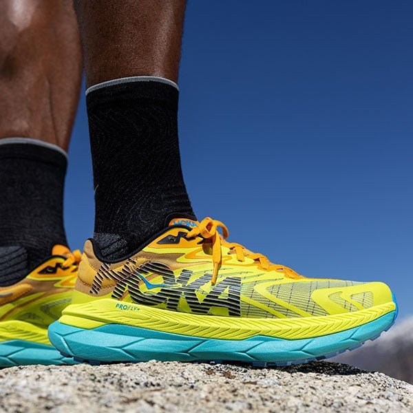 รีวิว รองเท้าวิ่งเทรลจากแบรนด์ HOKA - Rev Online