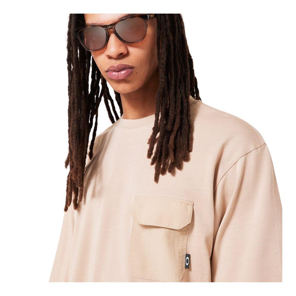 OAKLEY ROAM COMMUTER POCKET TEE เสื้อยืดทีเชิ๊ตผู้ชาย - Rev Online